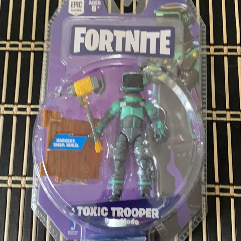 Fortnite Solo Mode Core Figure Pack, Toxic Trooper